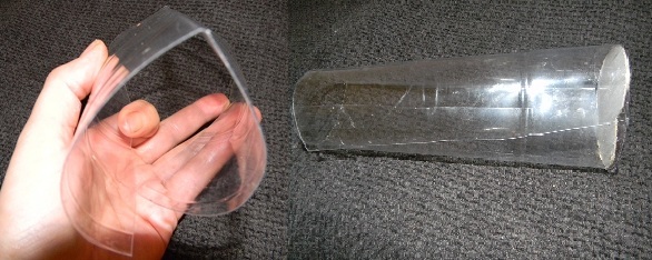 Medi el contorno del corazon y corte un la botella para que me coincidiera, en el centro exacto, doble el plastico para darle la forma que conicidira con el vertice inferior del corazon.<br />Luego con celo de a trocitos pequeños fije el corazon a la base de lo que sera el molde, una vez fijado, reforce.