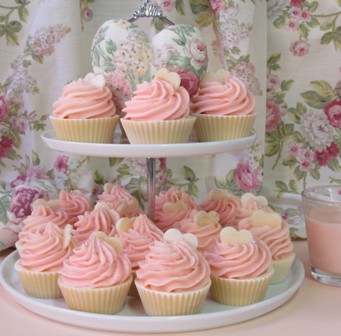 Shabby Inspired Cupcakes I.jpg