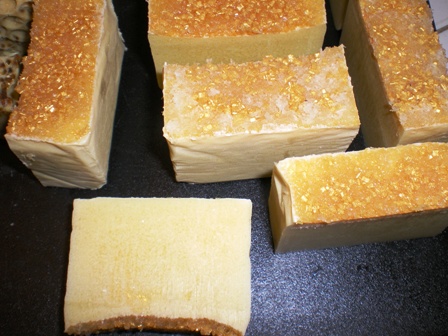 Coco y vainilla con aceites de coco, oliva, palma, ricino y estearico.JPG