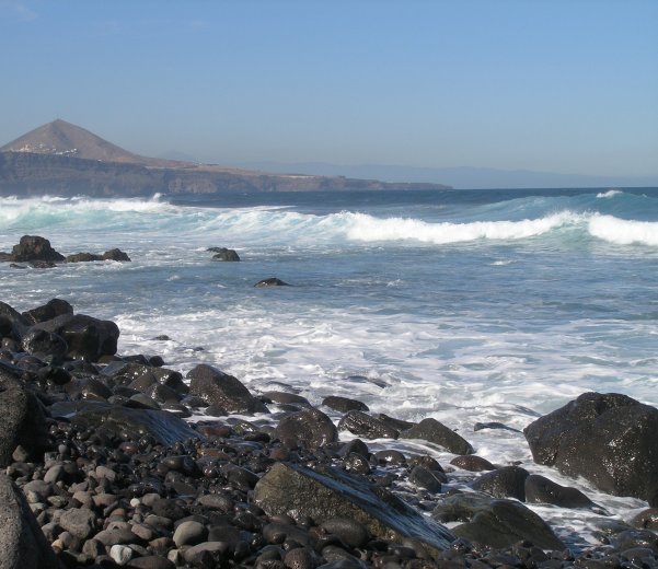 Al fondo del todo se ve la isla de Tenerife y la parte de arriba de El Teide