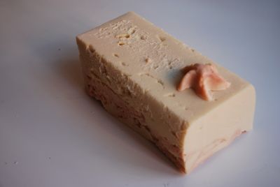 Magnolia, harina de arroz y seda.jpg