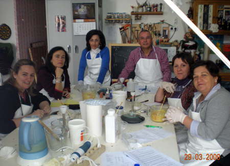 Aquí todos los alumnos posando: Cecilia, Rosa, Amparo, Pedro, Carmen y Elo.