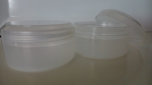 envase de 200 ml. en plástico un poco glaseado a 0.75 euros.