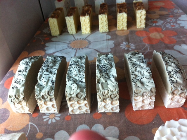 este me encanta, es de lemongras, con dibujitos de papel de burbujas