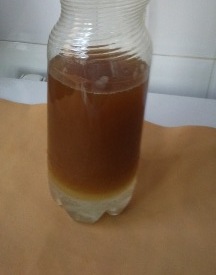 Me dieron este aceite y ya en la foto tiene tres lavados con agua