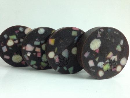 Chocolate con incrustaciones de colores