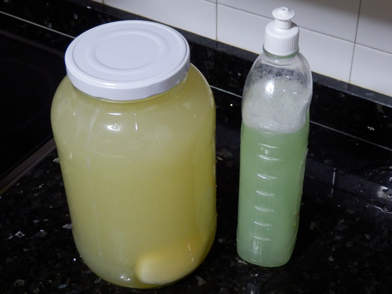 Jabones líquidos de aceite de girasol alto oleico/ margarina (amarillo), y de aceite de oliva reciclado