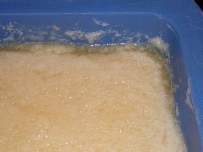 Detalle del lateral, se aprecia el aceite y el agua que ha dejaado