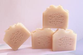 Jabón de bebe con miel, lavanda y harina de avena
