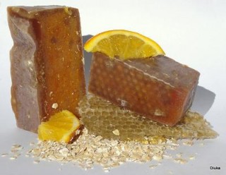 Jabón bien cremoso de avena, miel y naranja