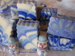Jabones de columna azul cortados